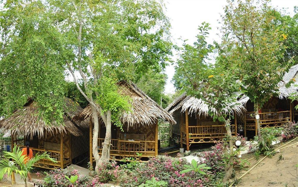 Phi Phi Hill Bamboo Bungalow Exteriör bild